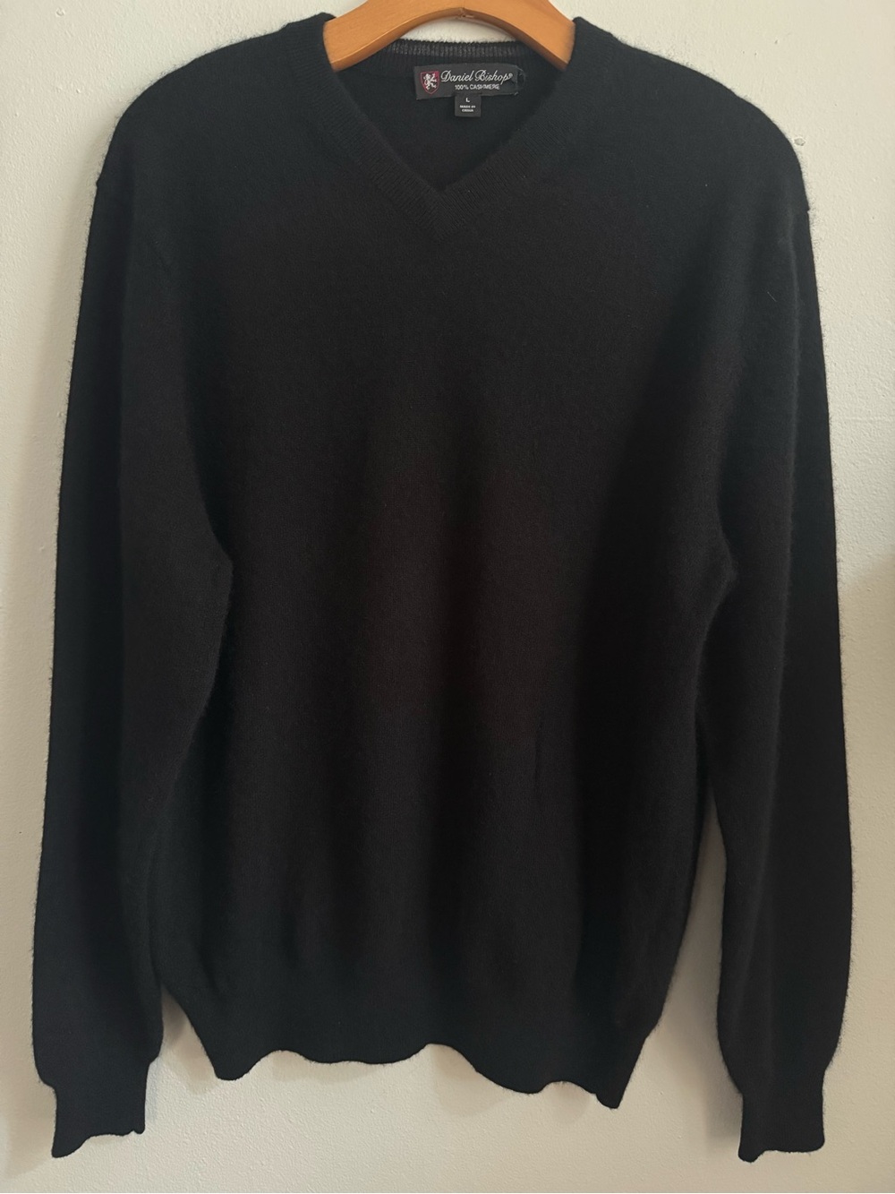 Daniel Bishop Men's Black V-Neck Cashmere-Blend Sweater